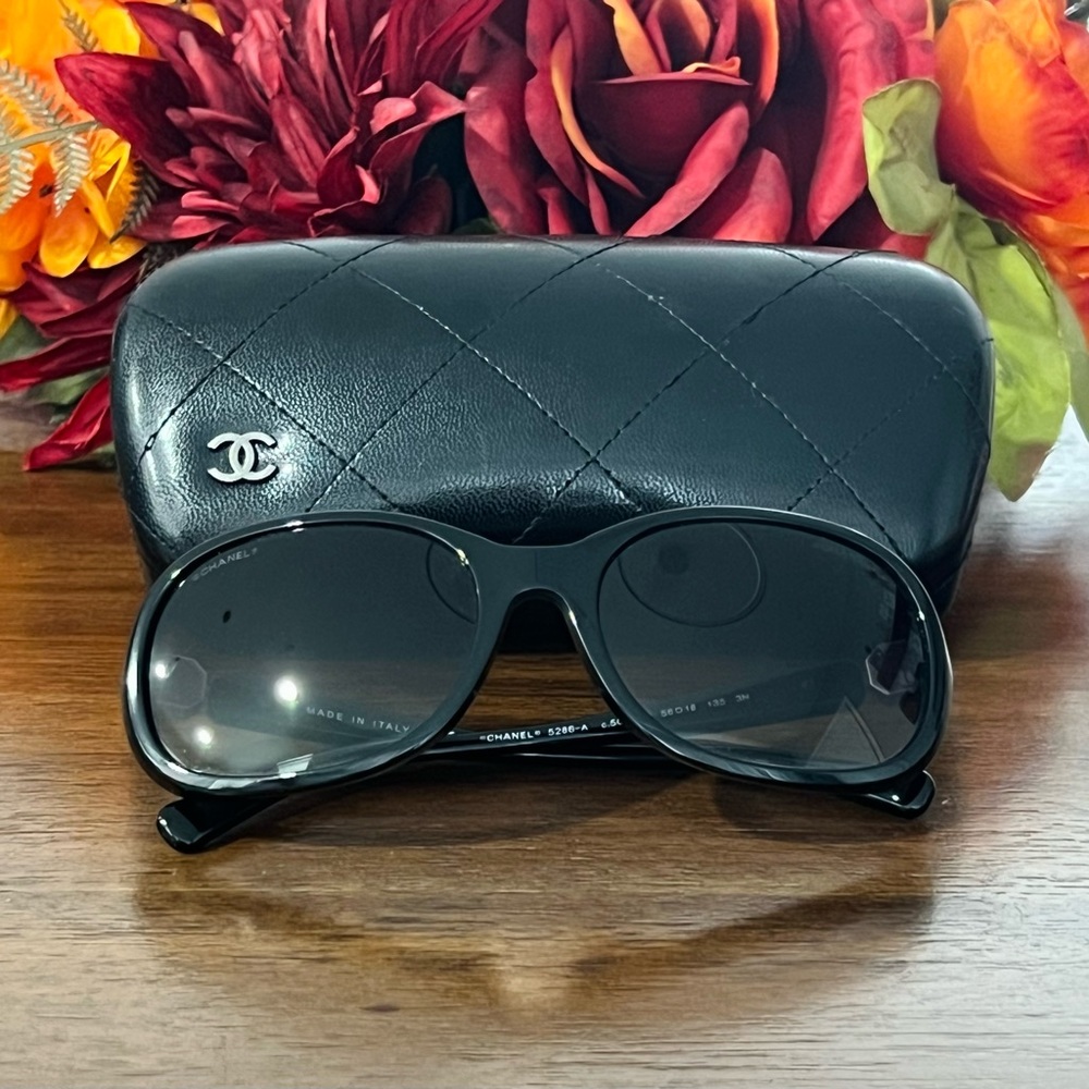 CHANEL Black Sunglasses with Case